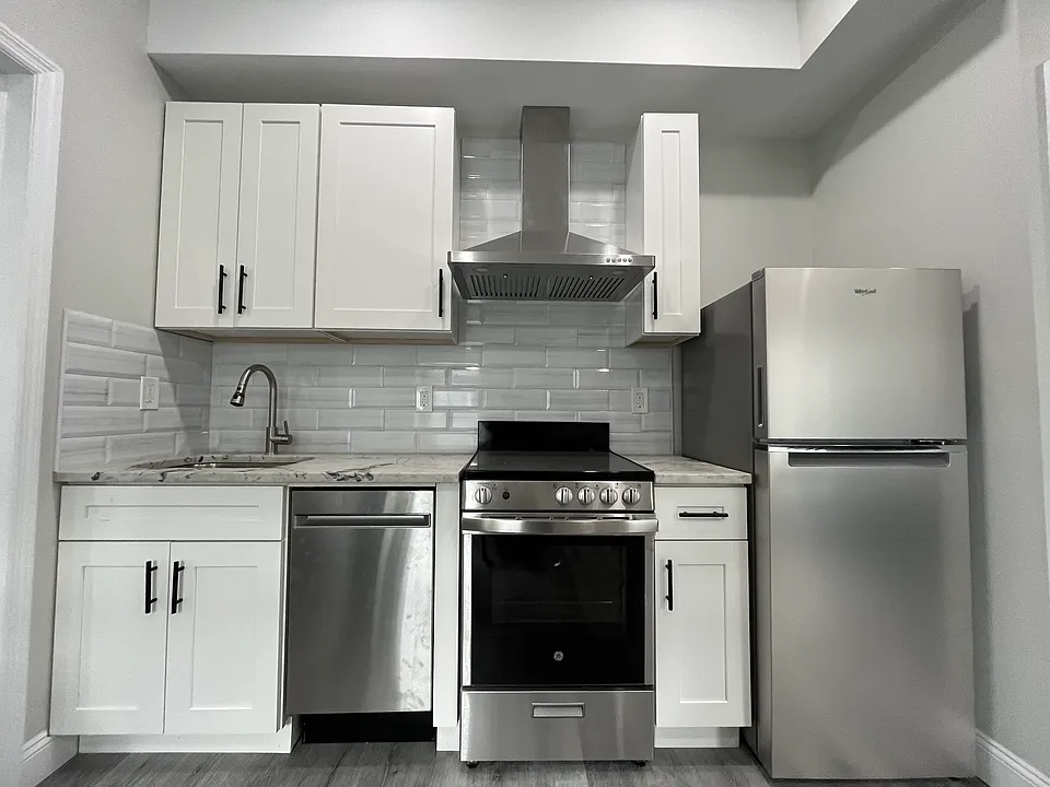 106 S 42nd St