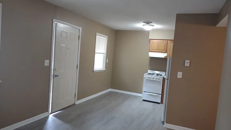711 W Church St. - Apt 7 — Photo 4