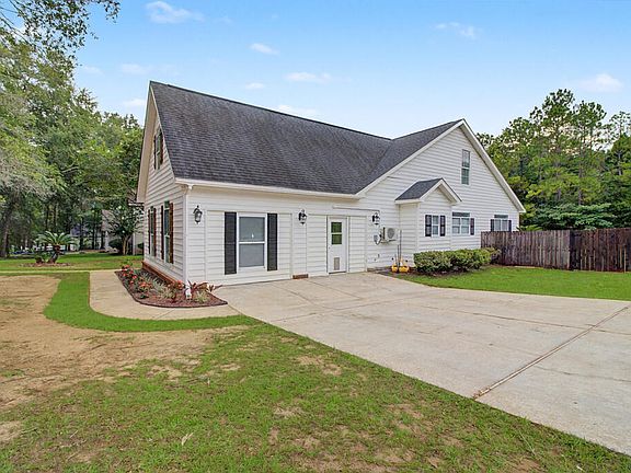 3rd image of 100 Breckenridge Ln