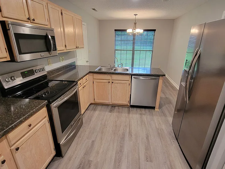 114 Fawnbrook Dr — Photo 2