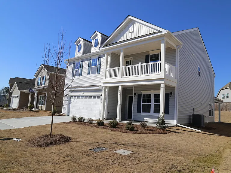 832 Ember Dr — Photo 2