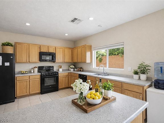 3rd image of 9148 Patrick Henry Ave