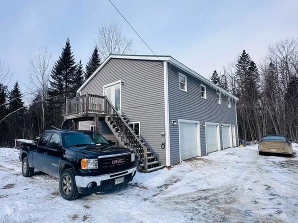 702 Middle Road, Bradford, ME 04410