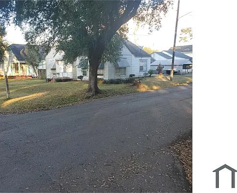3 bed, $1,400 — Photo 2