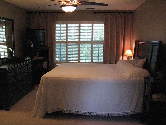 Master Bedroom fits king bed, 2 dressers, 2 nightstands, bookshelf comfortably