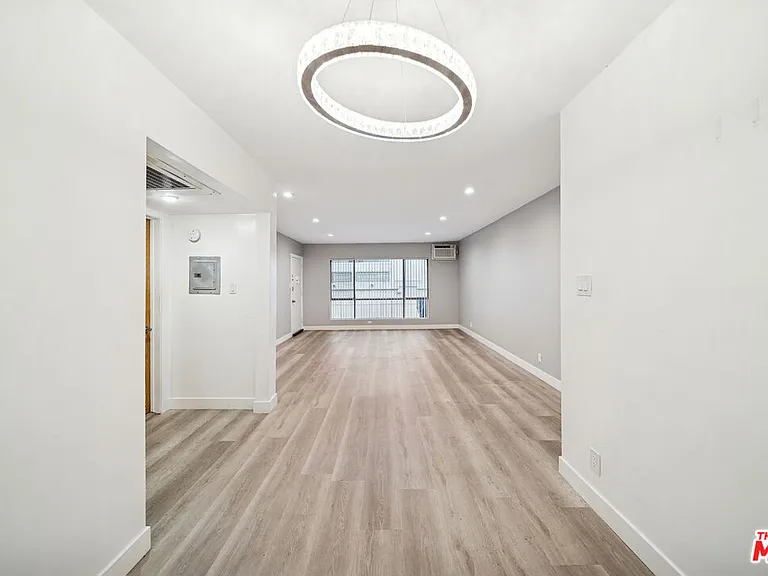 326 S Serrano Ave #4 — Photo 8