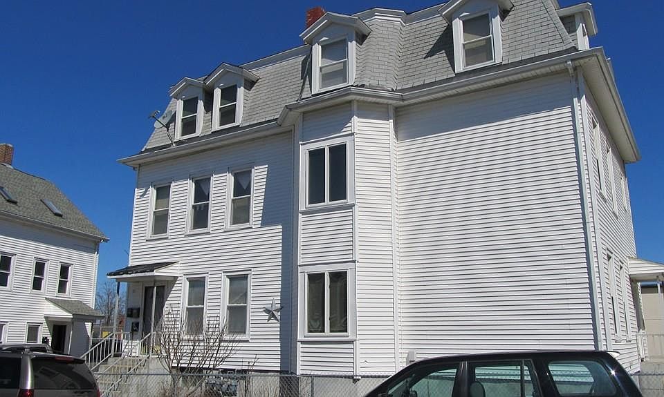 2nd image of 192 Baylies St