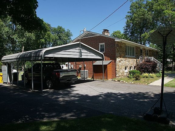 4th image of 1606 Willow Dr