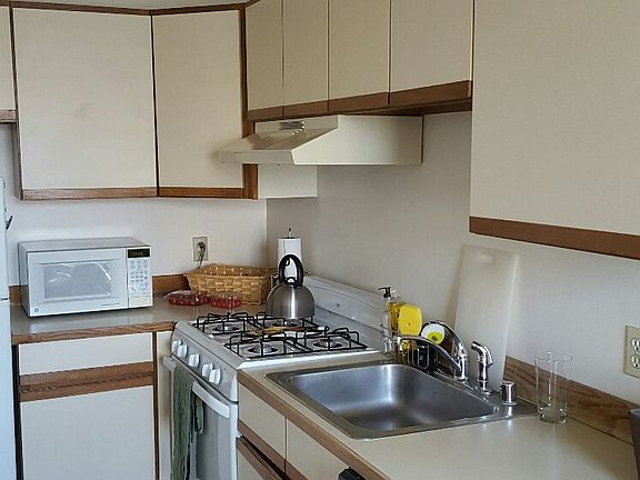 3rd image of 2325 Washington St APT 302