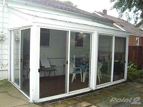 4th image of 918 Highland Ave