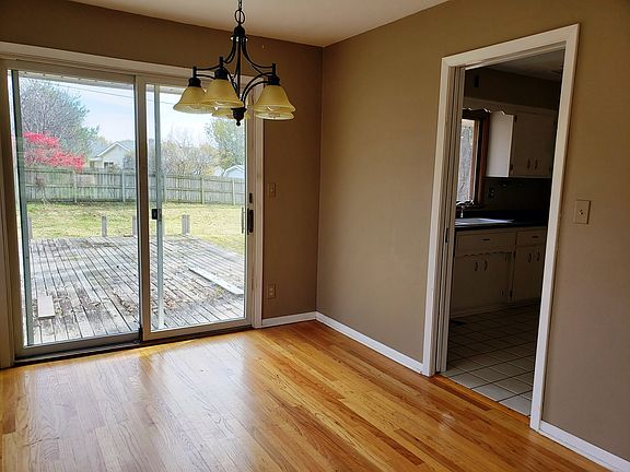 3rd image of 2528 Skokie Dr