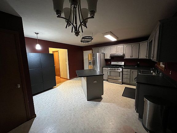 5th image of 944 William Dr