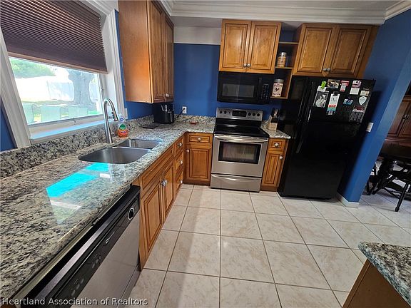 5th image of 4138 Bianca St