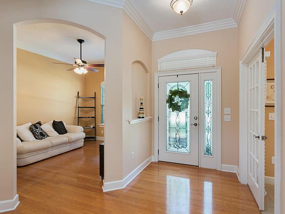 4th image of 1304 Honeysuckle Dr