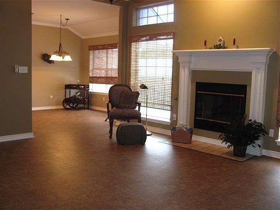 3rd image of 107 Bluebird Ln