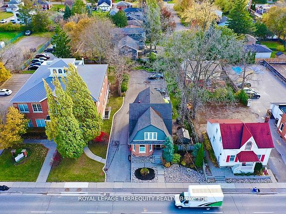 2nd image of 567 Kingston Rd W