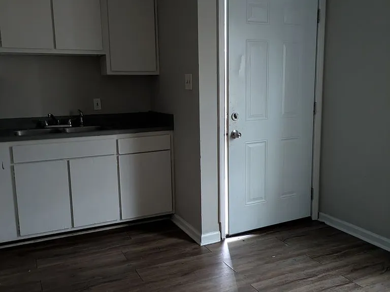 211 N Washington St — Photo 7