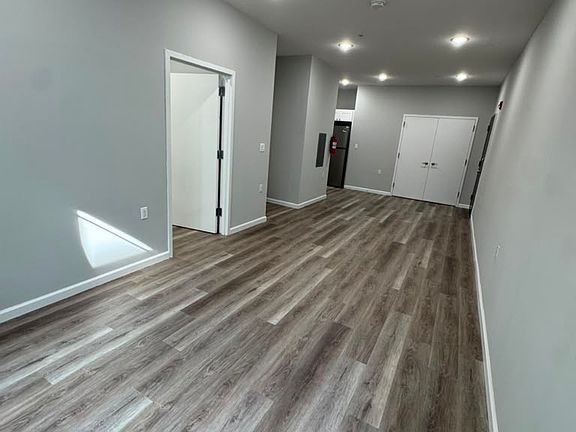 4th image of 445 Summer St #5