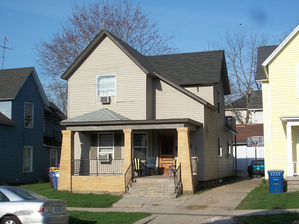 1st image of 675 Fremont Ave NW