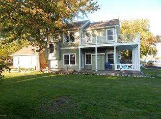 1006 Lakeview Dr, Lake Odessa, MI 48849