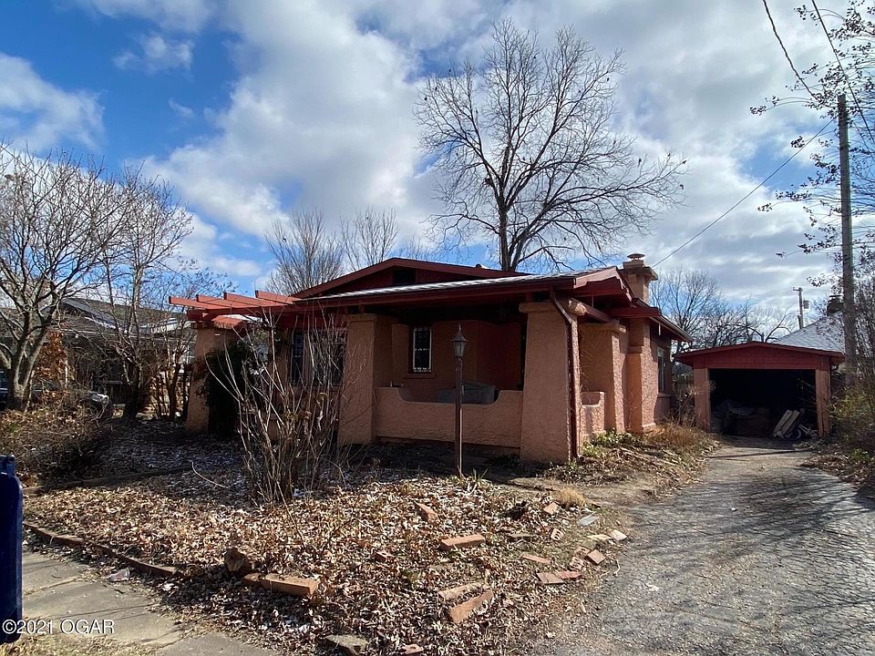 2nd image of 1028 W 7th St