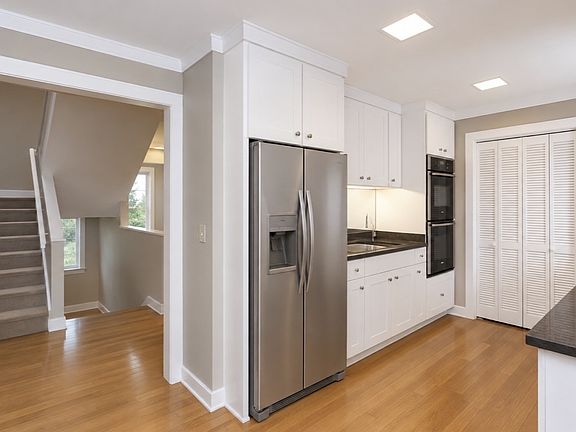 5th image of 120 Hampton Pl