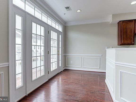 5th image of 3430 Carriage Walk Ct #15-B