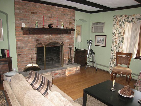 2nd image of 39 Bond Ln