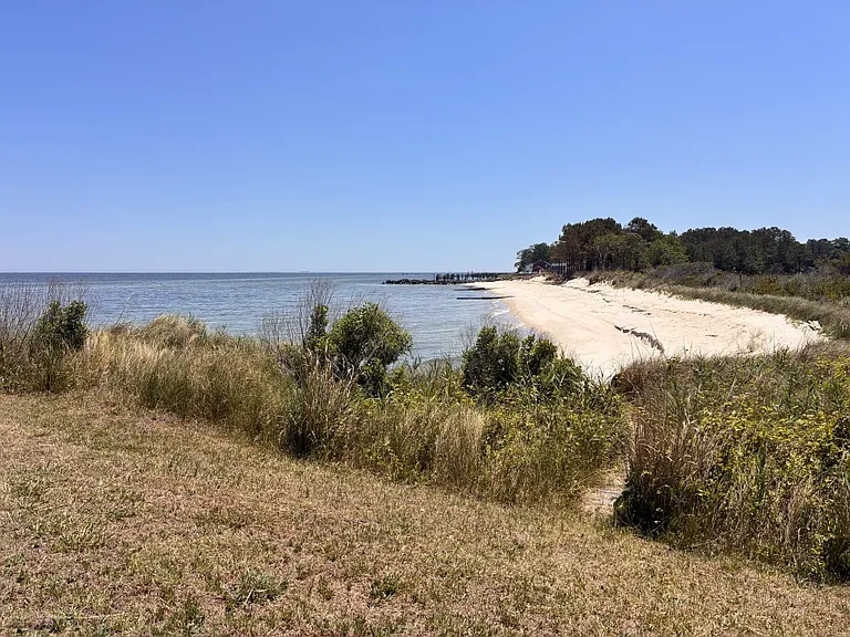 Path from side of property to the adjacent private beach