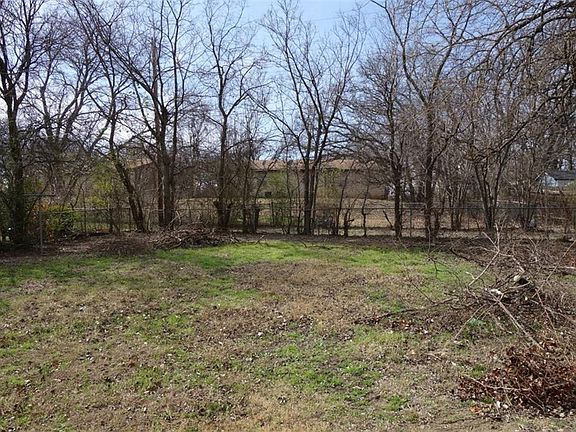 2nd image of 2409 Lindale Ln
