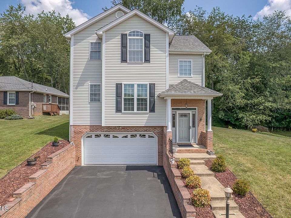 1st image of 15531 Woodstone Cir