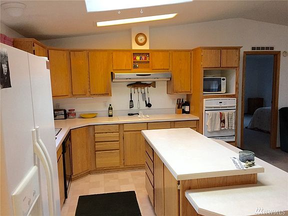 5th image of 1121 Whipple Ave
