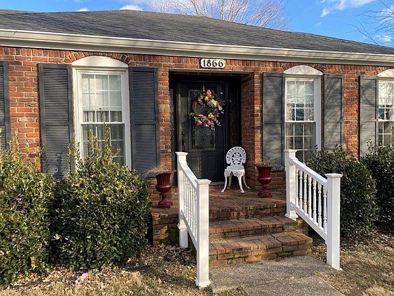 5th image of 1866 Lakeshore Dr