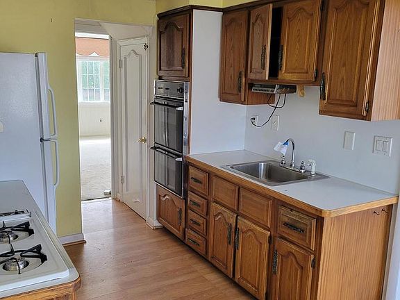 4th image of 227 Ridgefield Rd