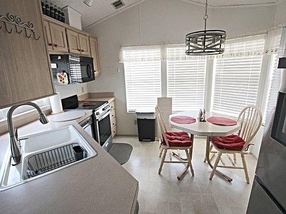 3rd image of 1703 N Thornton Rd #464