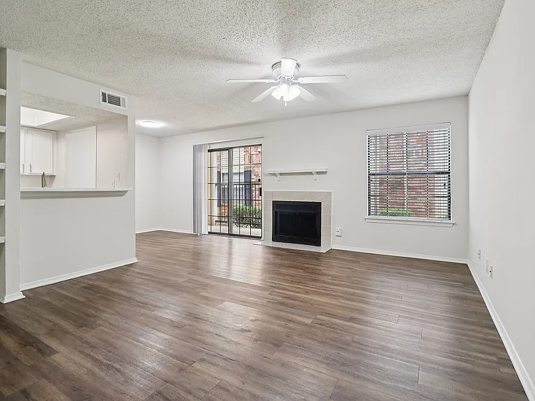 A4 Livingroom from door