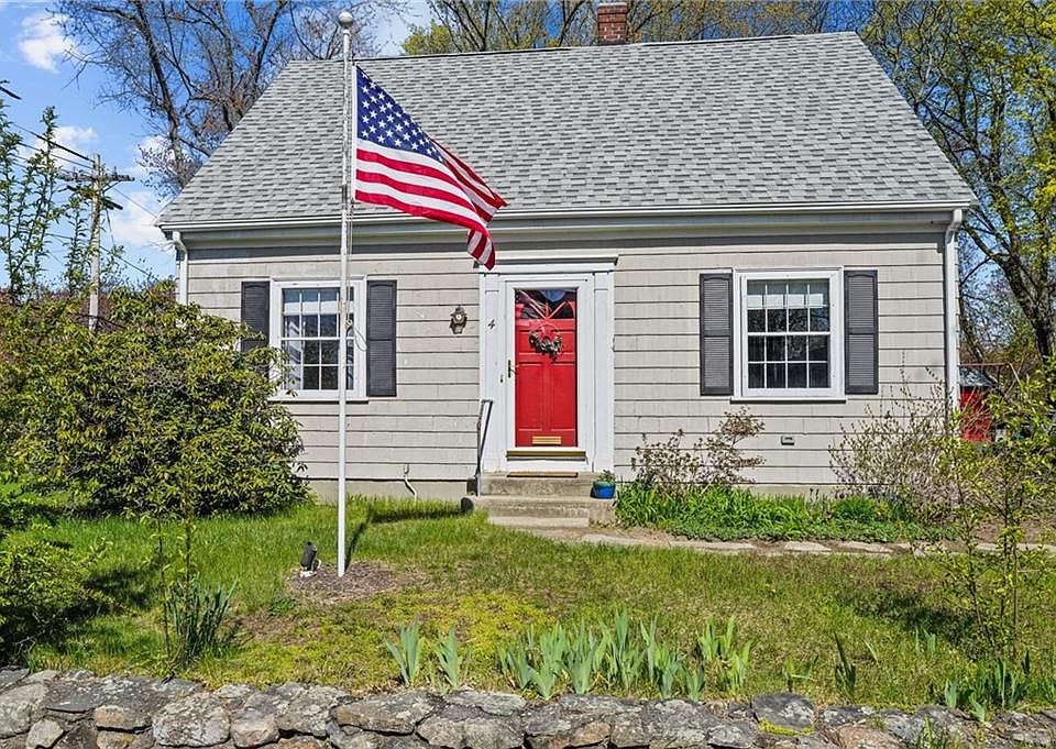 1st image of 4 Hoyt Ave E