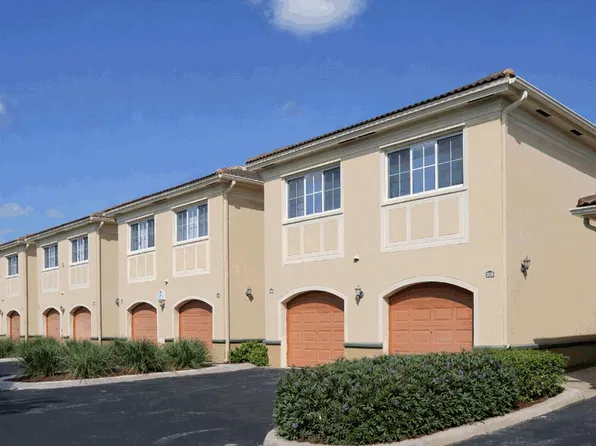 2430 Centergate Dr, Hollywood, FL