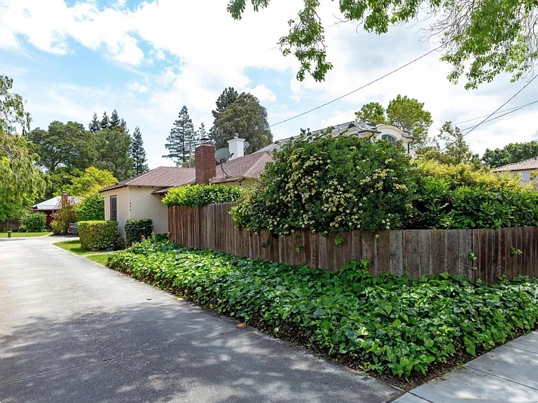 844 Boyce Ave — Photo 11