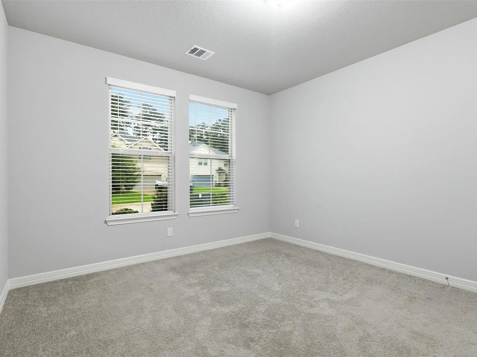 5 bed, 4.0 bath, 2762 sqft, $3,000 — Photo 3