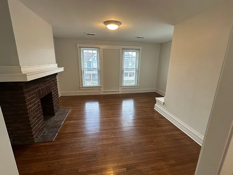 E Maynard Ave 114-116 MLR (LH2) — Photo 4