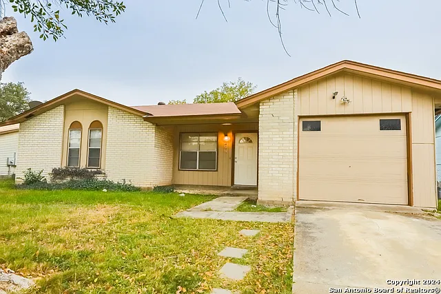 3 bed, 2.0 bath, 952 sqft, $1,300 — Photo 2