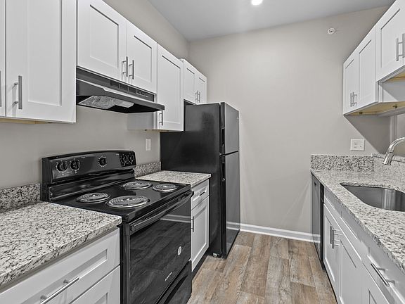 B2 (Lanier II) Premium Unit (Fully Renovated)