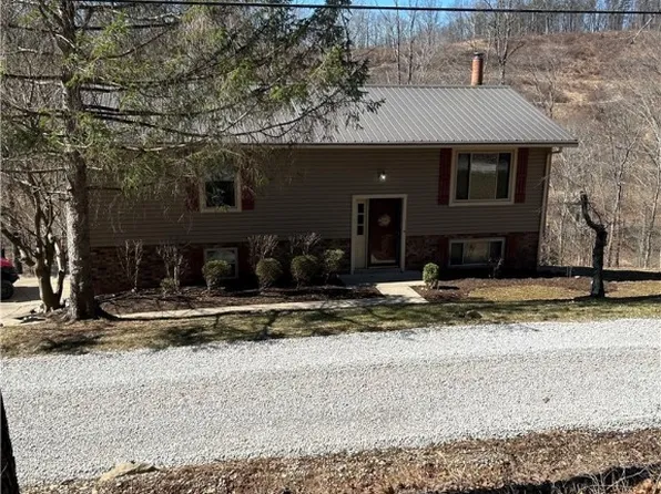 687 McCloud Rd, Scott Depot, WV 25560