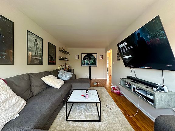 2nd image of 2136 Clintonville St #2