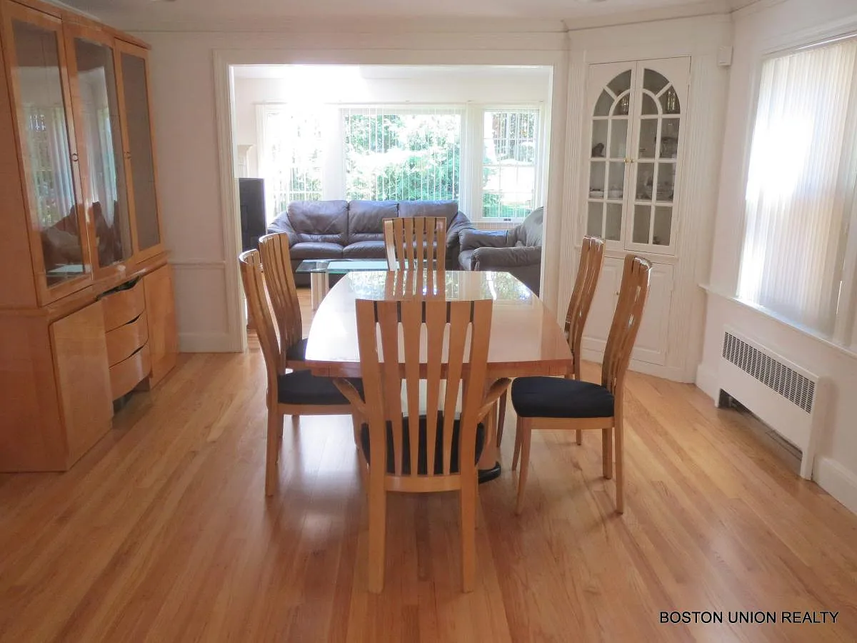 5 bed, 3.5 bath, 2859 sqft, $9,000 — Photo 4