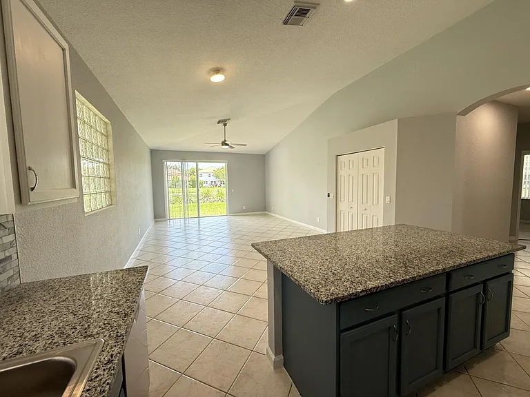 9084 Silver Glen Way — Photo 10