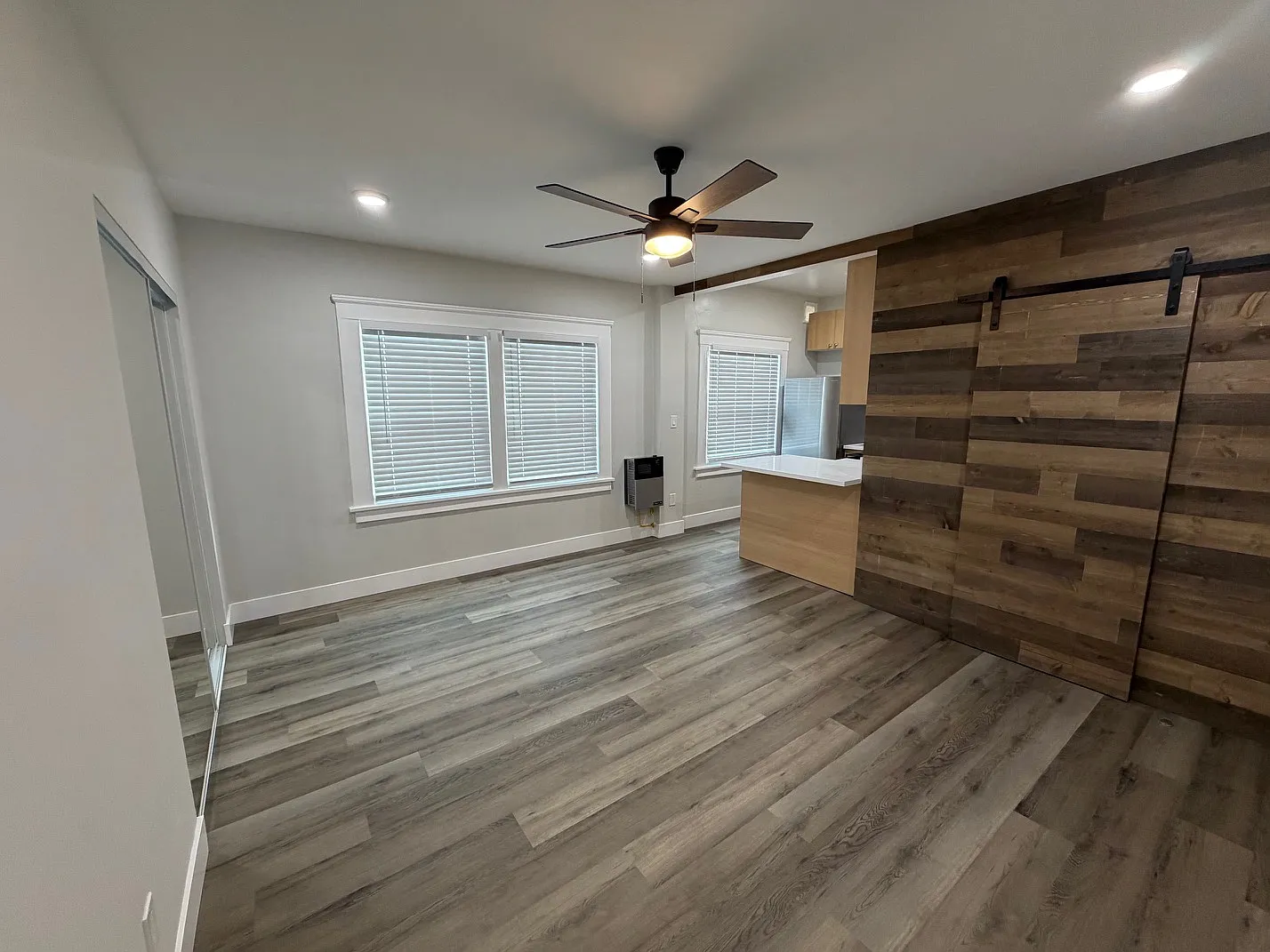 2171 Logan Ave — Photo 2
