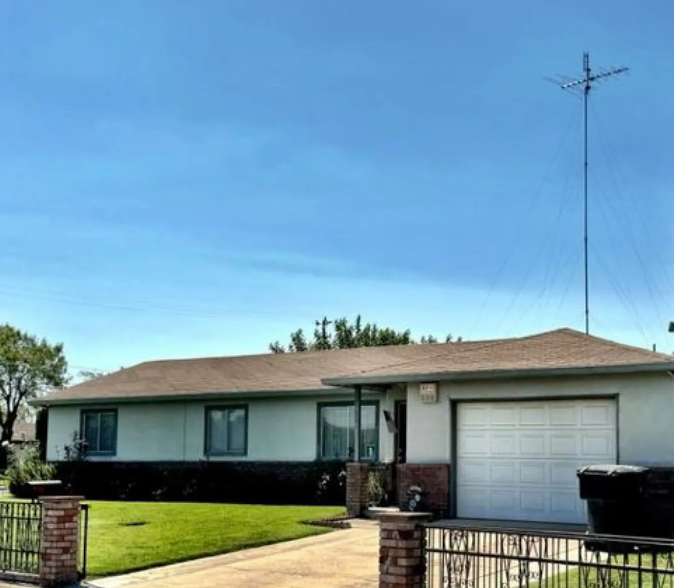Celia Dr, Livingston — Photo 1