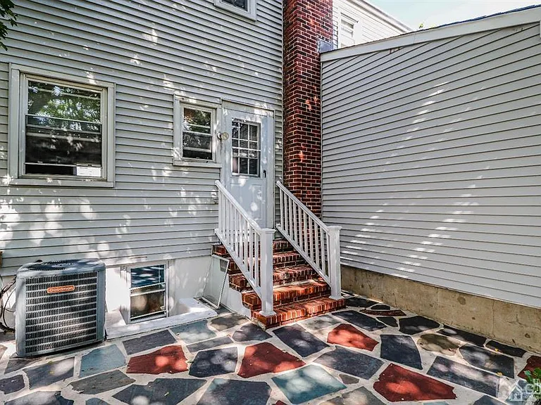 9 Macarthur Dr — Photo 11